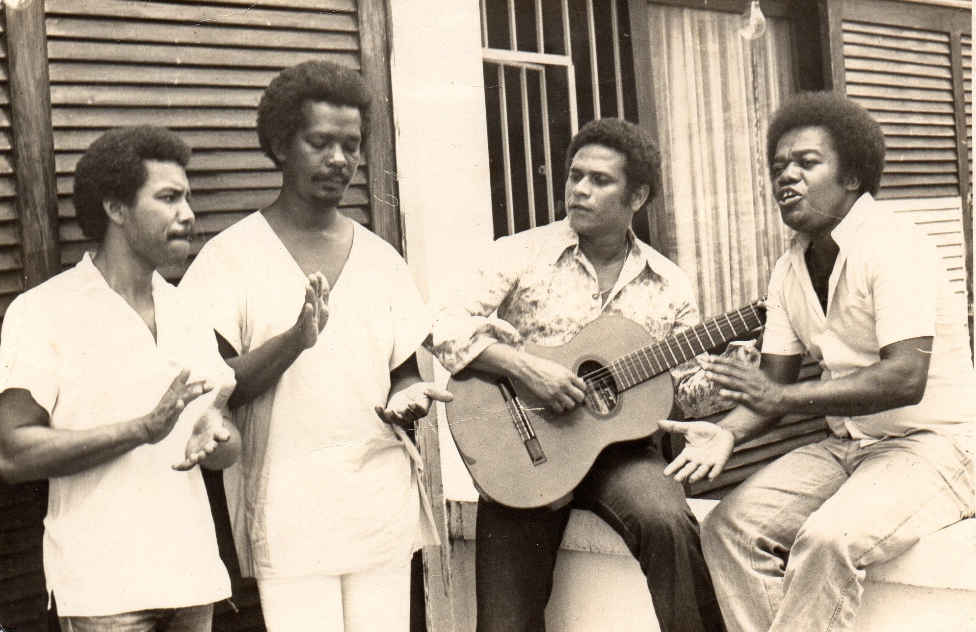 Ederaldo Gentil e Os Tincoãs, que juntos gravaram a música "A Sina e a Ceia" em 1981. Crédito: Acervo familiar Ederaldo Gentil.